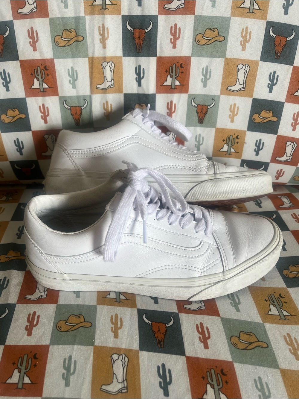 Vans Classic Low-Top Leather Sneakers in White - Picture 4 of 6